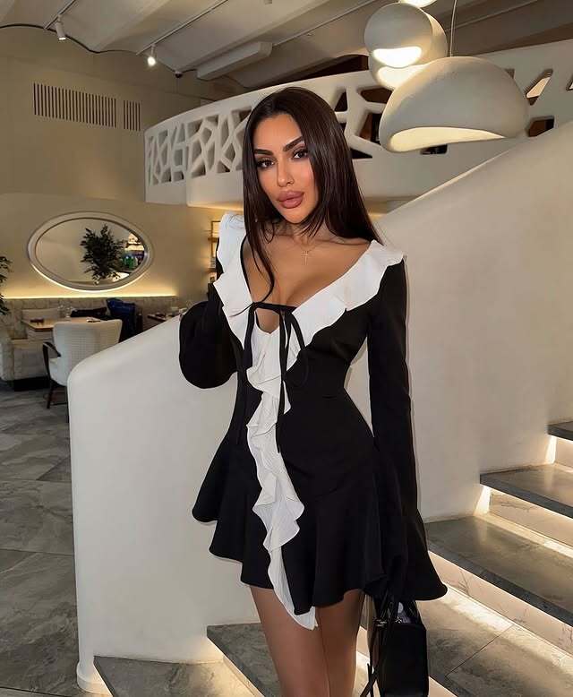 Damen Kurzkleid In Schwarz-Weiß Mit Rüschen Und Schleifendetail