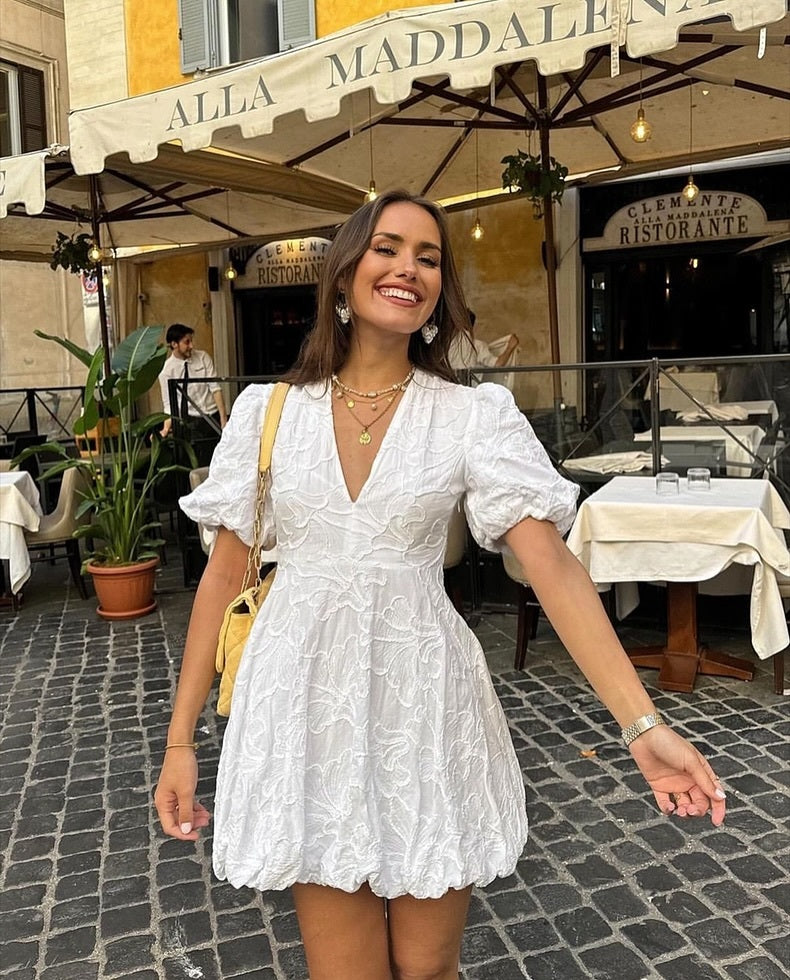 Weißes Damen Minikleid Mit Stickerei Und Puffärmeln