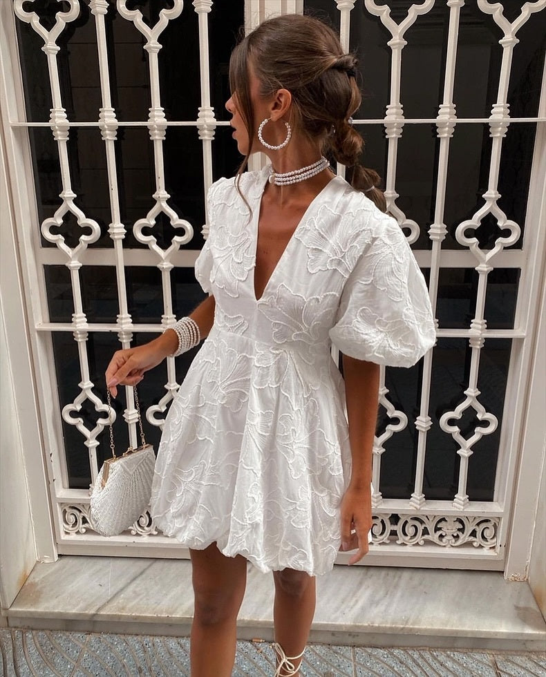 Weißes Damen Minikleid Mit Stickerei Und Puffärmeln