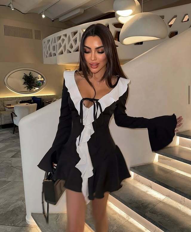 Damen Kurzkleid In Schwarz-Weiß Mit Rüschen Und Schleifendetail