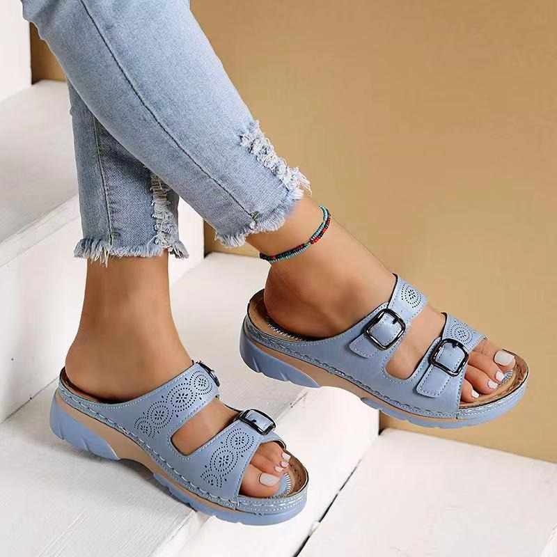 Offene Sandalen für Damen mit zwei Riemen